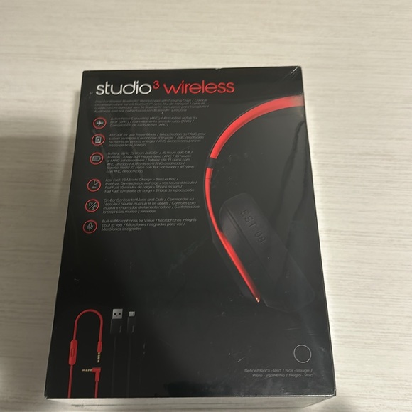 Beats Studio3 wireless new in box and plastic cover - Picture 2 of 4